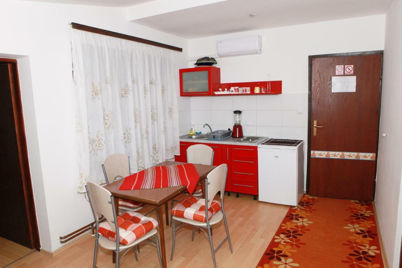 Apartmani Kristanic كارلوفاتش المظهر الخارجي الصورة